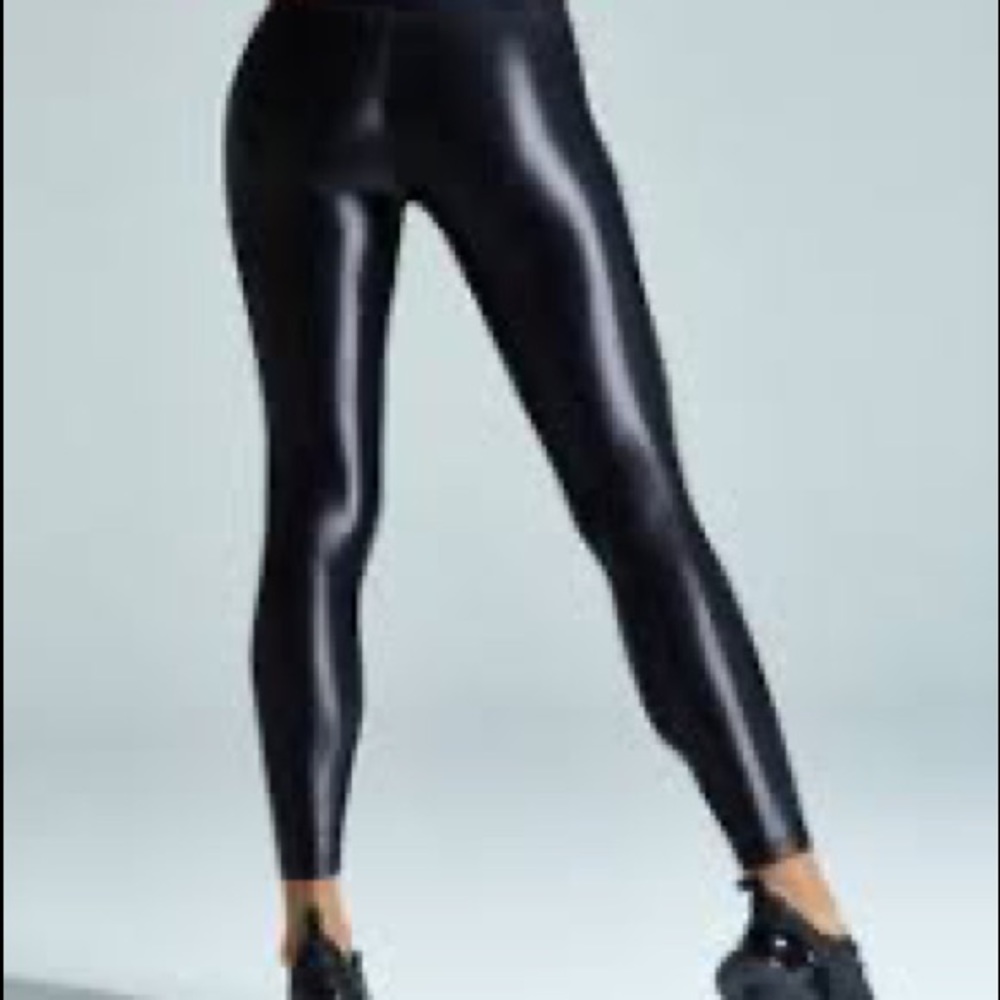 Noli liquid leggings black gloss - size small